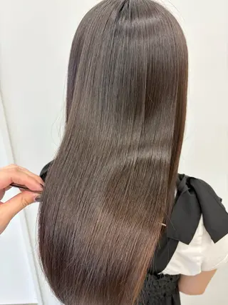 ロング Nene/ハイトーン インナーカラーのヘアスタイル