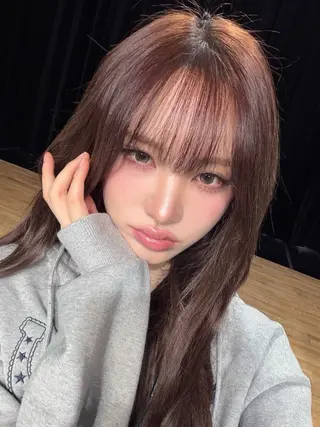 ロング カラー ラベンダー💜 グレージュ🩶のヘアスタイル