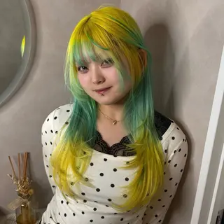 ロング カラー Hinako🦋 ブリーチカラーのヘアスタイル