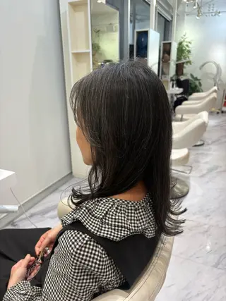 ミディアム 明壁 沙弓のヘアスタイル