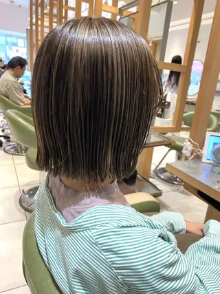 ショート 丸みショート/ ハイライトカラーのヘアスタイル