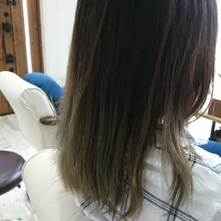ミディアム カラー スマイリーヘアビーチ  のヘアスタイル