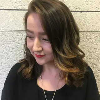 ミディアム カラー ワンホンレイヤー エクステづまのヘアスタイル