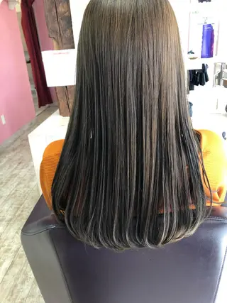 セミロング コグチ ヒカルのヘアスタイル