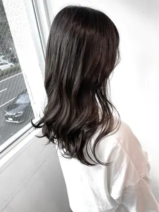 セミロング カラー センターパート特化 井上健太のヘアスタイル
