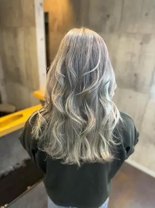 セミロング 🌈ハイトーンカラー /艶カラー🌈たくやのヘアスタイル