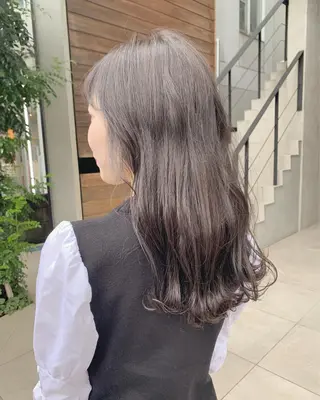 ロング カラー マツエク・マツパ ハイトーンボブ 前田 表参道　グレージュのヘアスタイル
