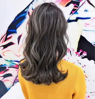 ロング カラー 趙 英来のヘアスタイル