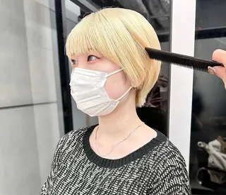 ショート ハイトーン🤍 古江 実夢のヘアスタイル