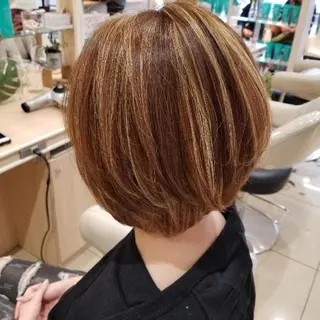 ショート カラー 山内 佐江子のヘアスタイル