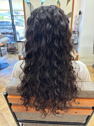 ロング パーマ 喜屋武 太智のヘアスタイル