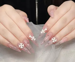 ロング ニュ クインのネイルデザイン