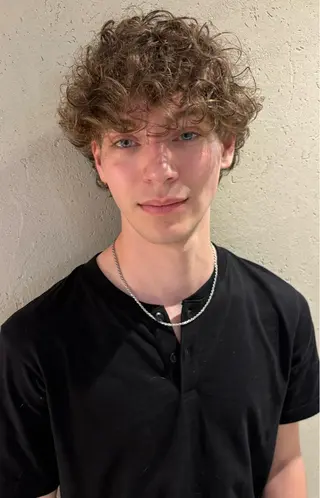 ミディアム パーマ メンズ 鈴木 颯真ウィリアムのヘアスタイル