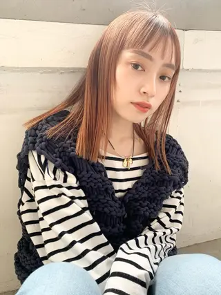 セミロング カラー 💓パーマ，💗 レイヤーカットのヘアスタイル