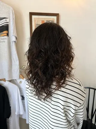 セミロング パーマ 岩村 夏姫のヘアスタイル