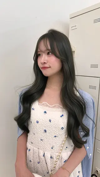 ロング カラー 上品モテヘア🩶 karen🩶のヘアスタイル