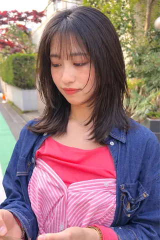 ミディアム REN/レイヤー✂️ ブリーチなしカラー✨のヘアスタイル