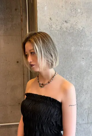 カラー sara ブリーチカラーのヘアスタイル