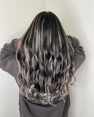 ロング カラー ブリーチカラー特化 U-topia小島のヘアスタイル