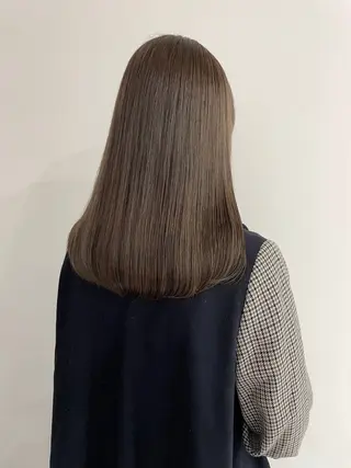 セミロング カラー 岩田 萌那のヘアスタイル