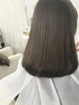 セミロング カラー 艶髪🫧髪質改善 縮毛矯正✨影山湧市のヘアスタイル