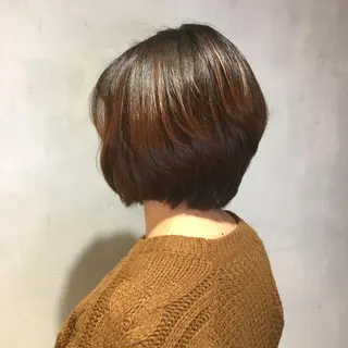 ショート カラー ハイライトカラー レイヤーカットのヘアスタイル