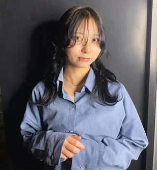 セミロング ブリーチカラー🎀 LiLi🫧のヘアスタイル