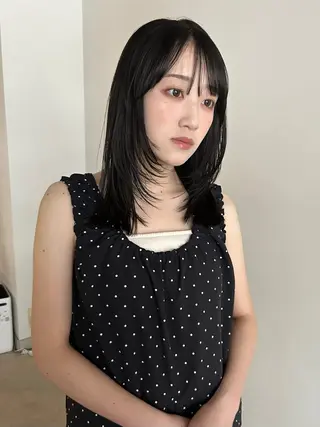 ミディアム カラー 透明感カラー レイヤーカット りなのヘアスタイル