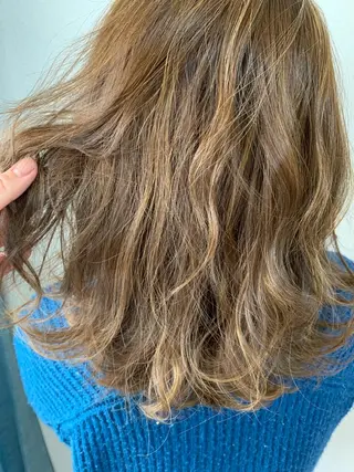カラー 天野 利咲のヘアスタイル