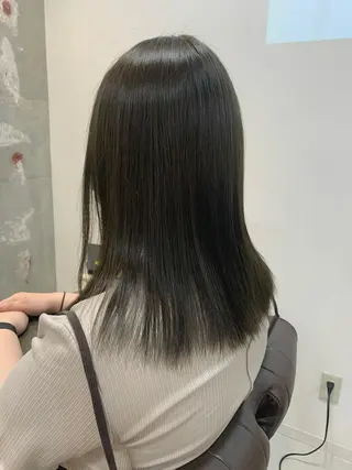セミロング カラー 眞名子 瑞紀のヘアスタイル