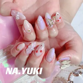 ネイル 🦋 Queenieのネイルデザイン