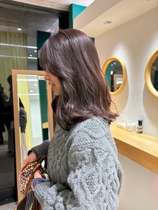 カラー なのは\透け感カラー \レイヤーカットのヘアスタイル