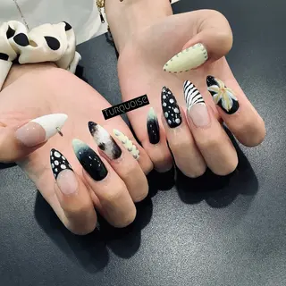 ネイル 個性派ネイルサロン 💅🏼ターコイズのネイルデザイン
