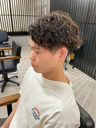 ショート パーマ メンズ 勝毛 広貴のヘアスタイル