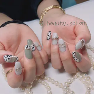 ネイル R.beauty サロンのネイルデザイン