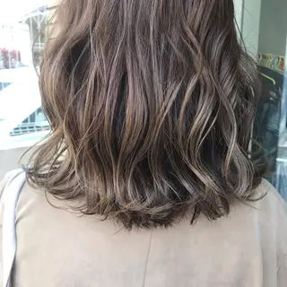 ミディアム カラー 鎌田 愛のヘアスタイル