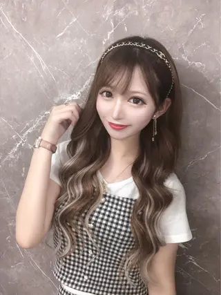 ロング カラー Yu シールエクステのヘアスタイル