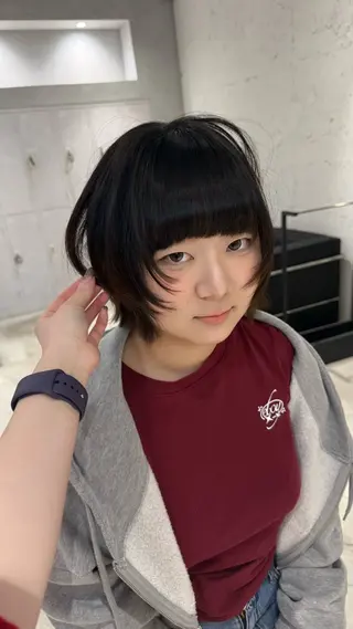 ショート あんな🦋レイヤー カット/透明感カラーのヘアスタイル