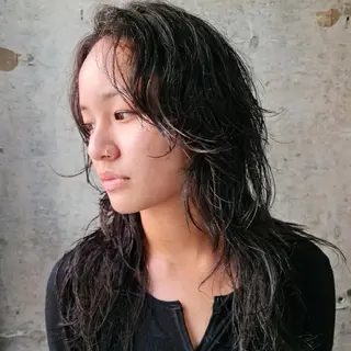 セミロング イシグリ イチのヘアスタイル