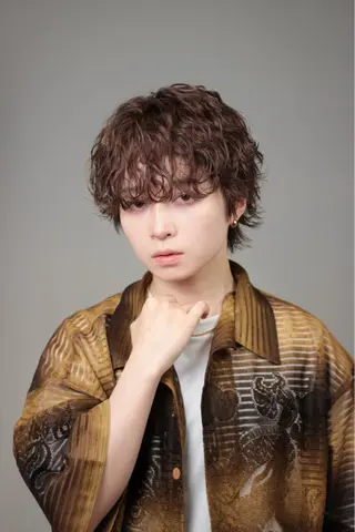 ミディアム カラー パーマ ヘアアレンジ メンズ 🔥ニュアンス フェザー小林海斗🔥のヘアスタイル