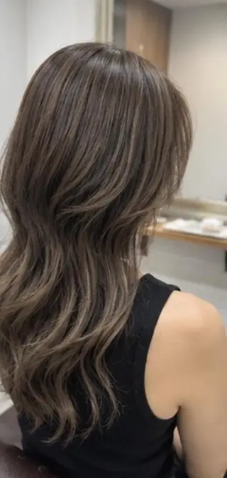 カラー デザインカラー Lienのヘアスタイル