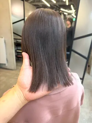 ミディアム カラー ムラの出ない艶カラー レイヤーカット千葉のヘアスタイル