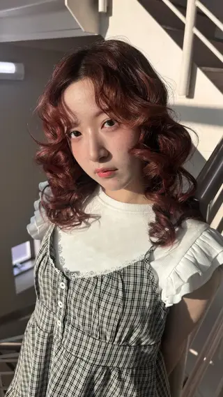 セミロング miteゆい カラーモデルのヘアスタイル