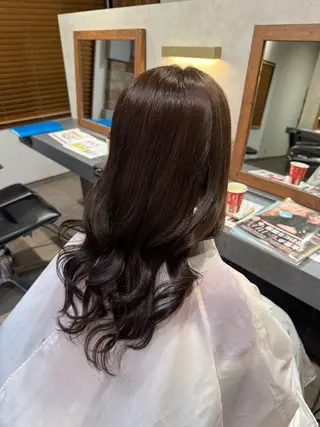 セミロング カラー 明 (めい)のヘアスタイル