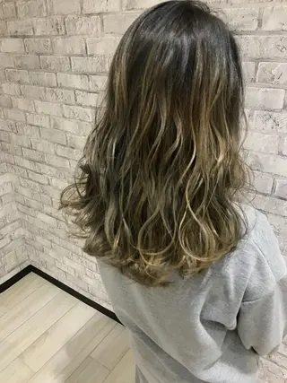 ロング カラー Oopsレイヤー 加藤澄都のヘアスタイル