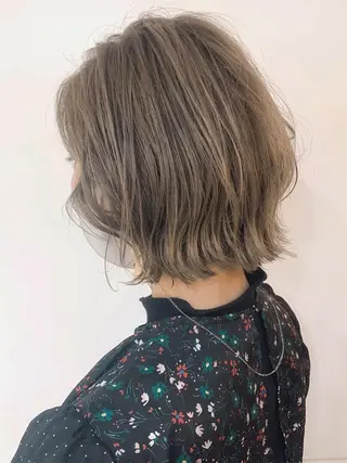 カラー ヨコスカ チヒロのヘアスタイル