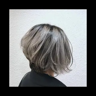 ショート カラー 及川シゲル 髪質改善講師のヘアスタイル
