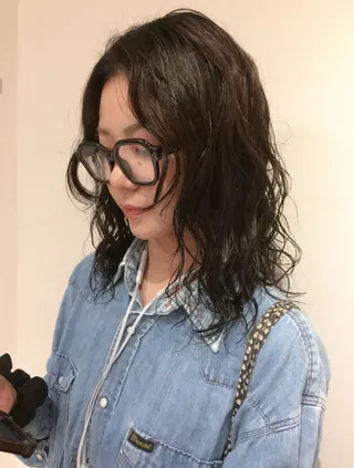 ミディアム パーマ 山田 麻椰のヘアスタイル