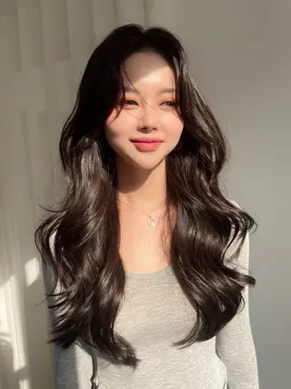 ロング レイヤーカット×髪質 改善🇰🇷シオリのヘアスタイル