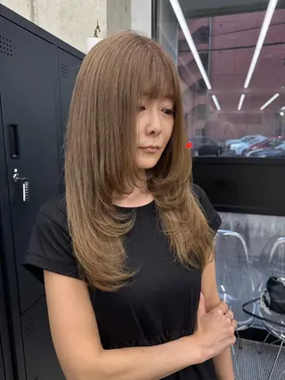 カラー Asami／名古屋／ ハイトーン／デザインのヘアスタイル